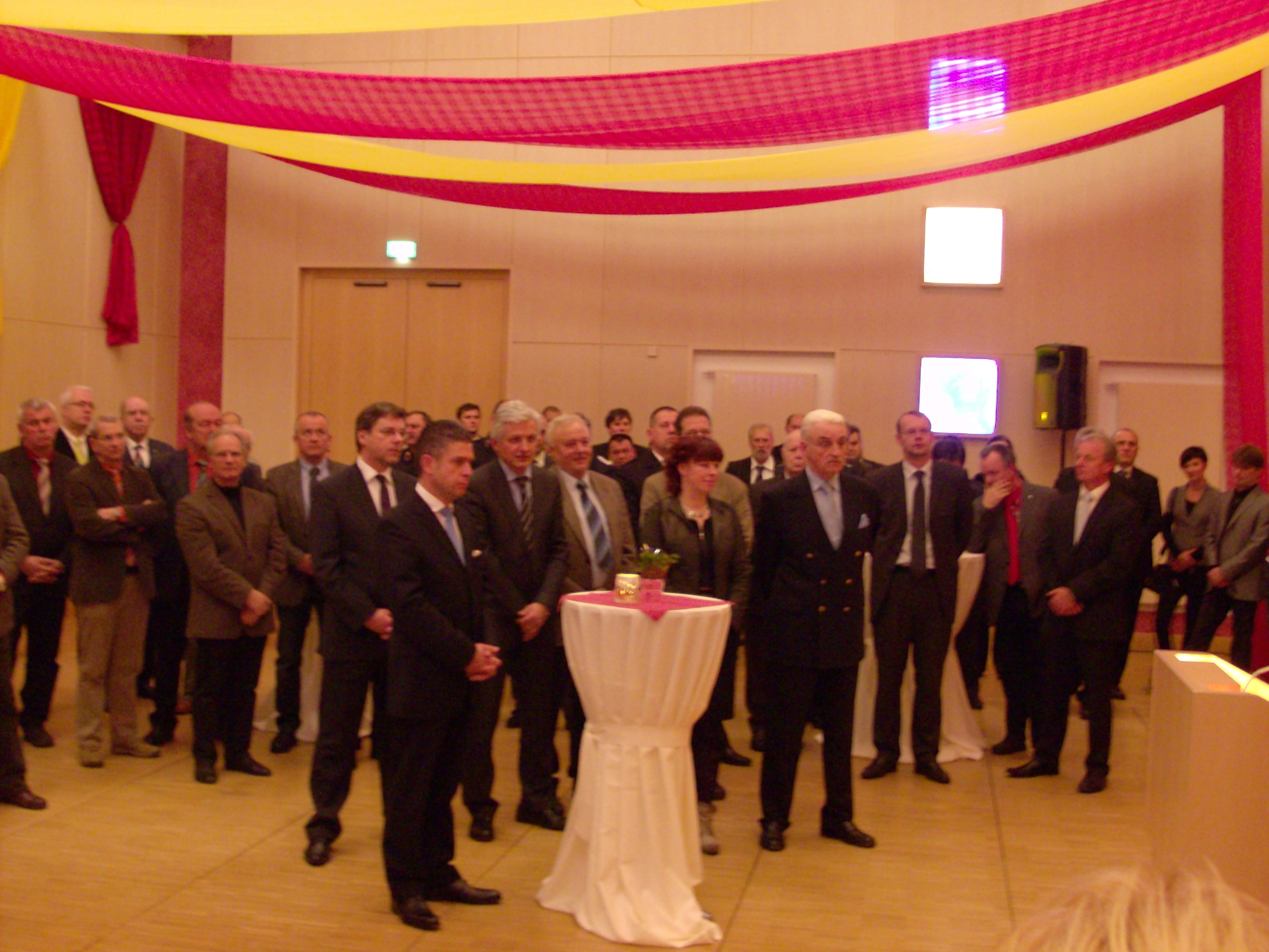 Die Gste des Neujahrempfanges in Oschatz mit Manfred Kolbe in der Mitte.