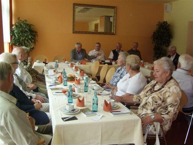 Im Gesprch: Manfred Kolbe mit den Mitgliedern der SeniorenUnion Delitzsch/Eilenburg