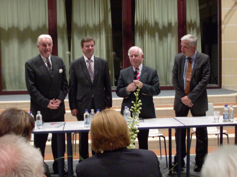 Landrat Michael Czupalla, Staatsminister Frank Kupfer, Ministerprsident a.D. Kurt Biedenkopf, Bundestagsabgeordneter Manfred Kolbe (v.l.n.r.)