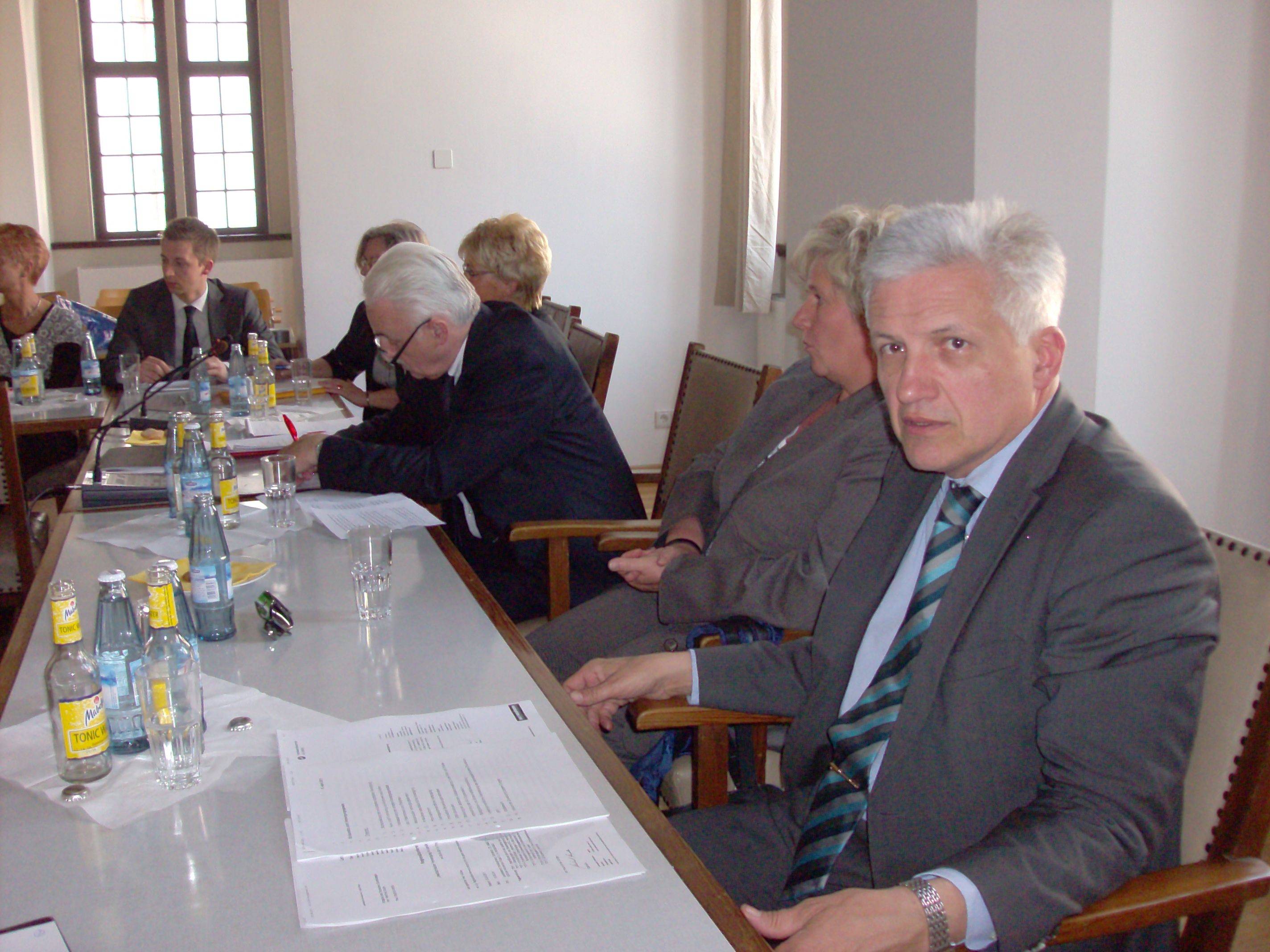 Manfred Kolbe (r.) bei der Regionalkonferenz mit Torgau`s OBM Andrea Staude (m.) und Landrat Michael Czupalla (l.)