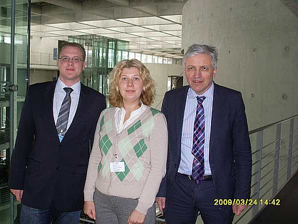 Thomas Hoelzl, mit IPS-Praktiantin Marliis Elling und Manfred Kolbe MdB im Paul-Löbe-Haus