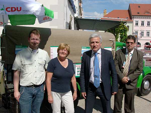 Manfred Kolbe mit den Kandidaten des CDU Stadtverbandes Oschatz